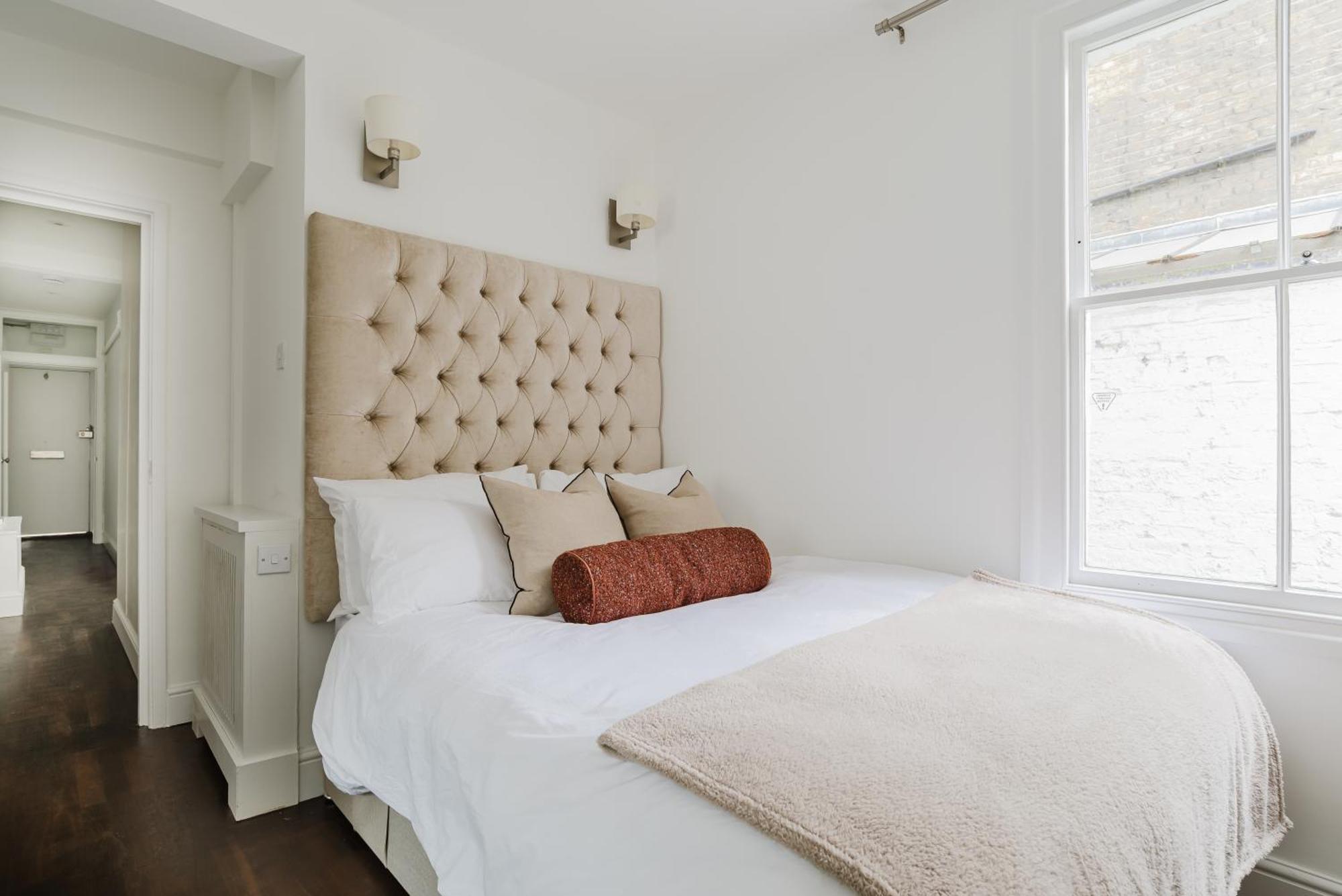 Specious Bright Flat With Garden In Central