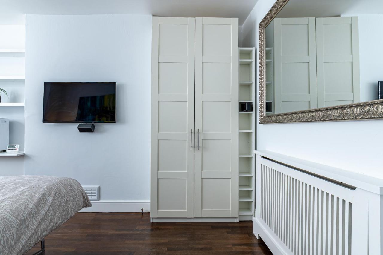 Specious Bright Flat With Garden In Central London