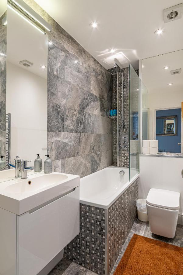 Specious Bright Flat With Garden In Central London